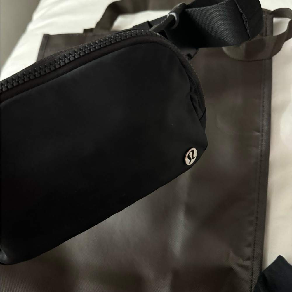 lululemon women Black Belt Bag